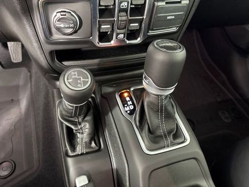 New 2025 Jeep Gladiator Sport w/ Premium Package image 18