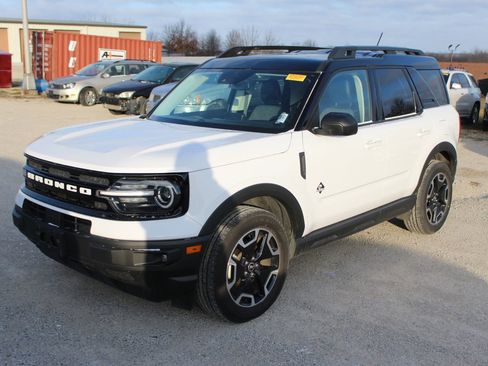 Used 2022 Ford Bronco Sport Outer Banks image 2