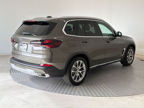New 2026 BMW X5 xDrive50e w/ Premium Package AWD/4WD image 9
