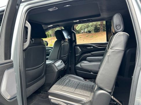 Used 2023 Cadillac Escalade ESV Sport Platinum w/ LPO, ONYX Package AWD/4WD image 39