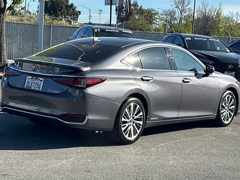 Used 2019 Lexus ES 300h 300h w/ Premium Package image 4
