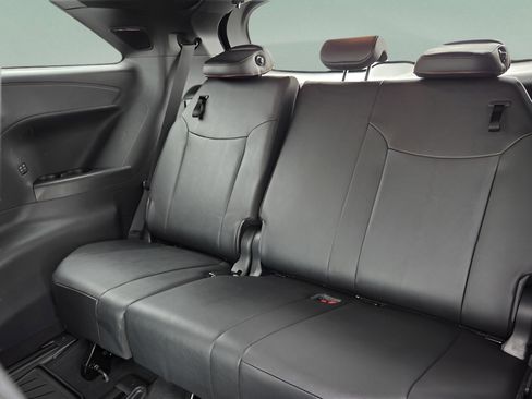 Used 2025 Toyota Sienna XSE w/ XSE Plus Package image 10