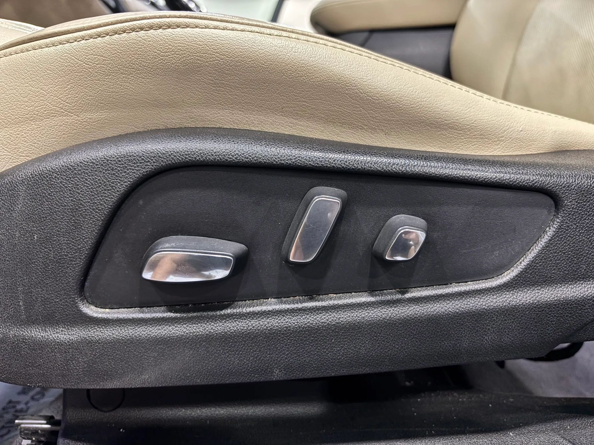 Used 2018 Cadillac XT5 Premium Luxury FWD image 13