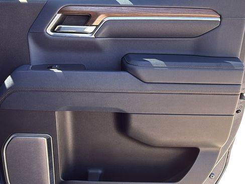 Used 2022 Chevrolet Silverado 1500 High Country w/ High Country Premium Package image 26