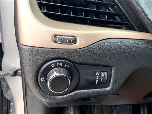 Used 2016 Jeep Cherokee Sport FWD image 34