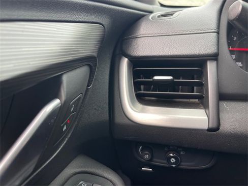 Used 2022 GMC Terrain SLE w/ Driver Convenience Package image 19