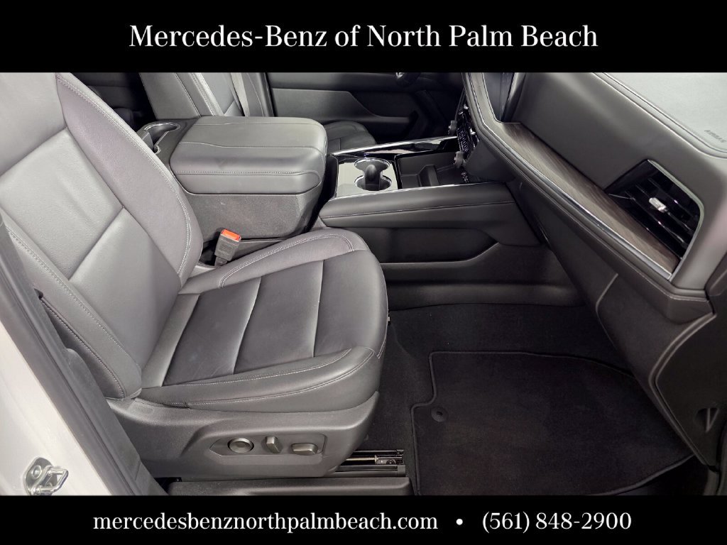 Used 2025 Chevrolet Suburban Z71 w/ Z71 Off-Road Package AWD/4WD image 32