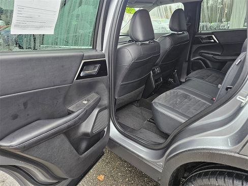 Used 2022 Mitsubishi Outlander SE image 11