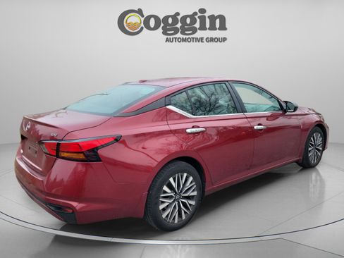 Used 2024 Nissan Altima 2.5 SV image 16