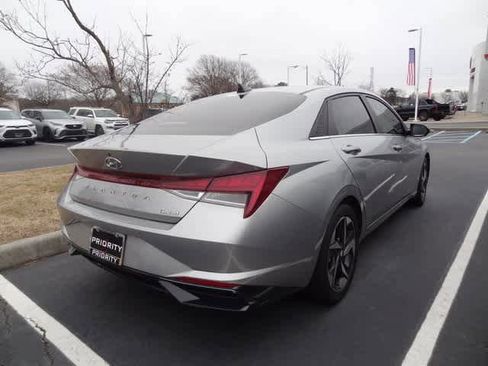 Used 2023 Hyundai Elantra Limited image 4