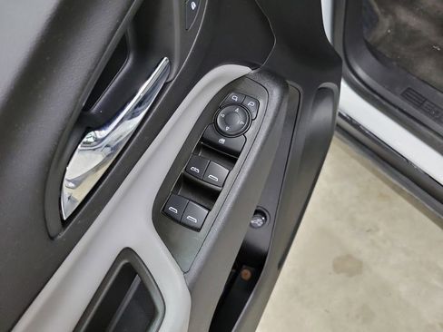 Used 2023 Chevrolet Equinox LT w/ Driver Convenience Package image 21