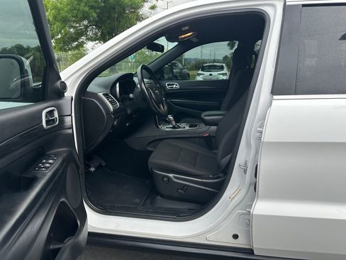 Used 2021 Jeep Grand Cherokee Laredo AWD/4WD image 13