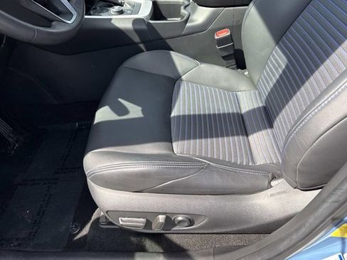 Used 2022 Toyota RAV4 XSE AWD/4WD image 15
