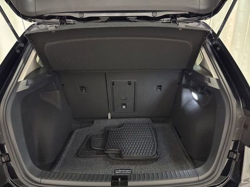 Certified 2025 Volkswagen Taos SE w/ Panoramic Sunroof Package image 38