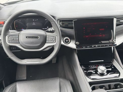 Used 2025 Jeep Wagoneer 4WD image 28