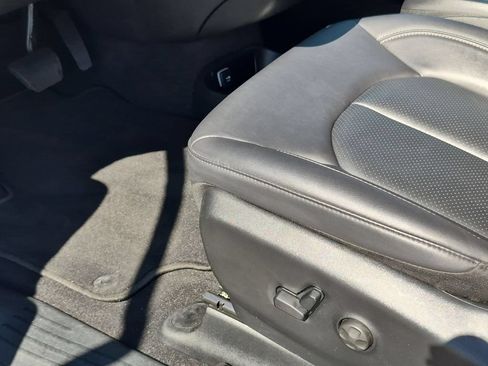 Used 2025 Chrysler Pacifica Select FWD image 14