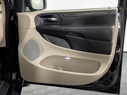 Used 2015 Dodge Grand Caravan SXT FWD image 26