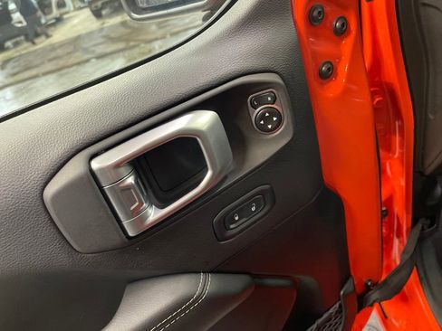 Certified 2020 Jeep Gladiator Overland w/ LED Lighting Group image 12