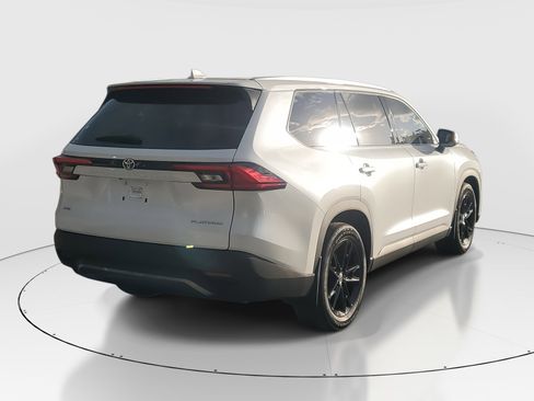 Used 2024 Toyota Grand Highlander Platinum image 3