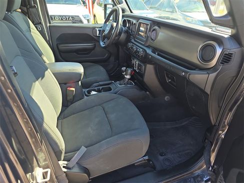 Used 2020 Jeep Wrangler Unlimited Sport S image 34