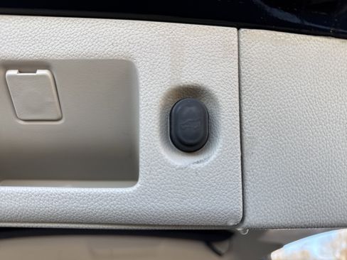 Used 2019 Cadillac Escalade Luxury image 40