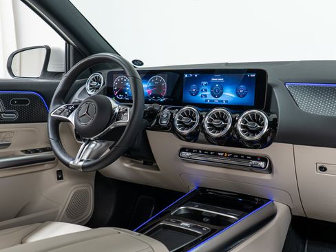 Used 2025 Mercedes-Benz GLA 250 4MATIC image 14