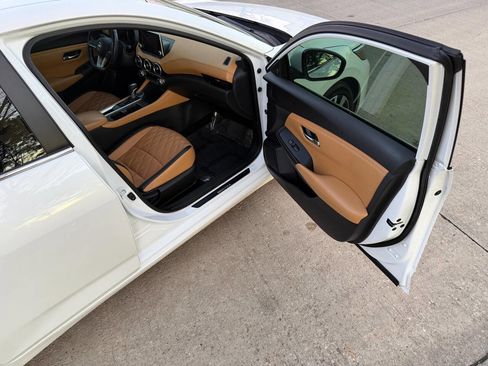 Used 2021 Nissan Sentra SV w/ SV Premium Package image 11