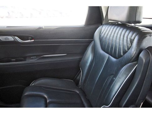 Used 2023 Hyundai Palisade Limited w/ Winter Package image 14