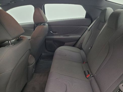 Used 2025 Hyundai Elantra SE FWD image 18