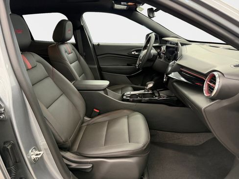 Used 2026 Chevrolet Trax RS w/ Sunroof Package image 12