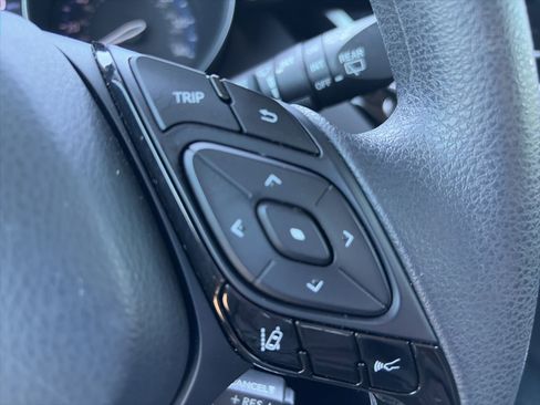 Used 2021 Toyota C-HR LE image 17