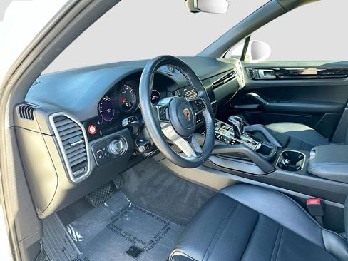 Used 2022 Porsche Cayenne AWD/4WD image 4