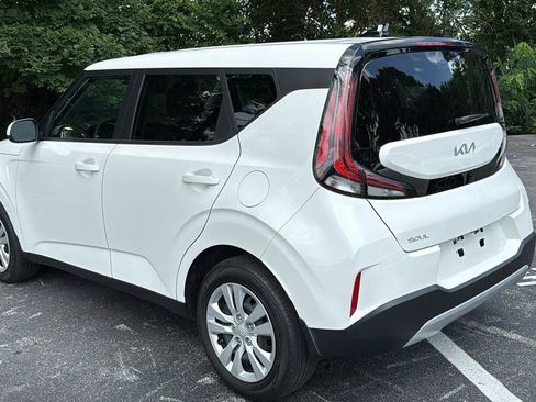 Used 2025 Kia Soul LX FWD image 5