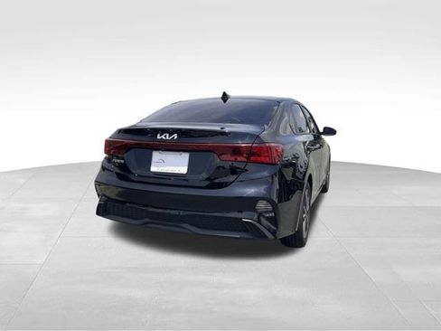 Used 2023 Kia Forte LXS w/ LXS Technology Package FWD image 5