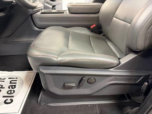 Used 2025 Ford Expedition Active AWD/4WD image 13