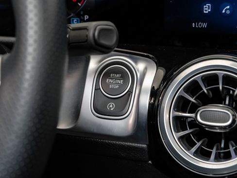 Used 2024 Mercedes-Benz GLB 250 image 23