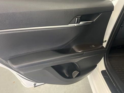 Used 2021 Toyota Camry SE image 12