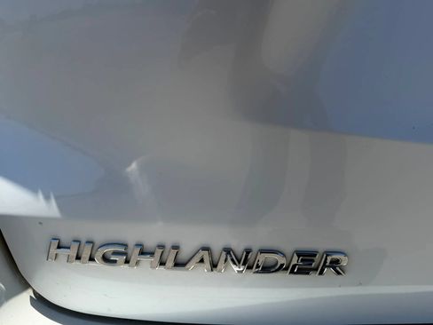 Used 2015 Toyota Highlander Limited Platinum AWD/4WD image 12