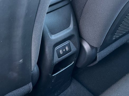 Certified 2025 Hyundai Venue SEL image 17