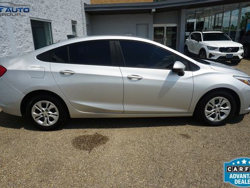 Used 2019 Chevrolet Cruze LS FWD image 6