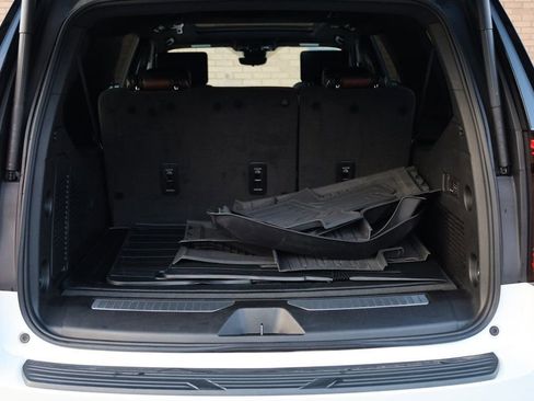 Used 2023 GMC Yukon XL Denali Ultimate image 11