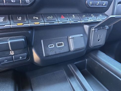 Used 2023 GMC Sierra 2500 AT4 w/ AT4 Premium Plus Package image 33