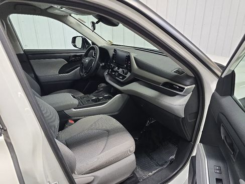 Used 2020 Toyota Highlander L AWD/4WD image 15