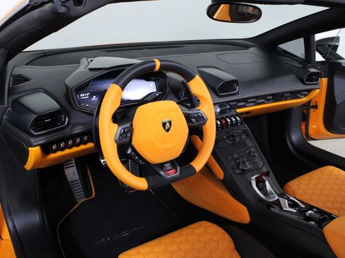 Used 2016 Lamborghini Huracan LP 610-4 image 21