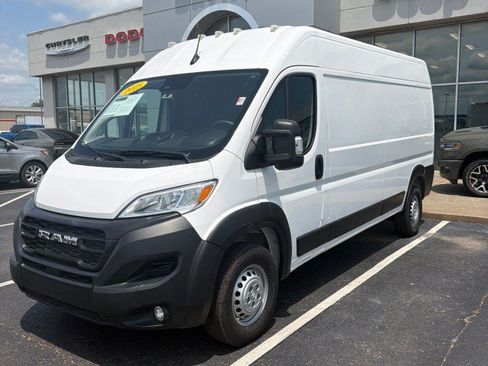 Used 2025 RAM ProMaster 2500 w/ Convenience Group FWD image 2