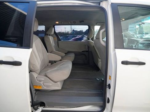 Used 2011 Toyota Sienna FWD image 20