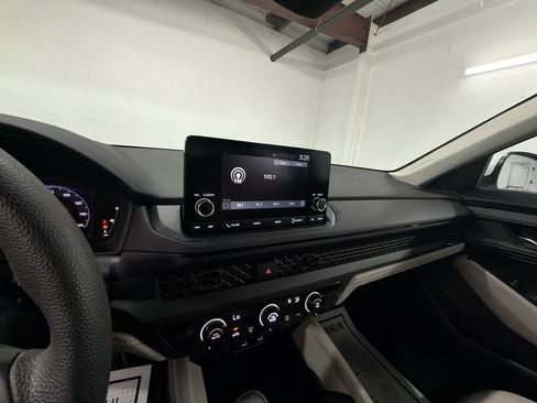 Used 2023 Honda Accord LX image 17