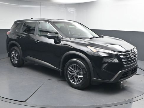 Used 2025 Nissan Rogue S image 1