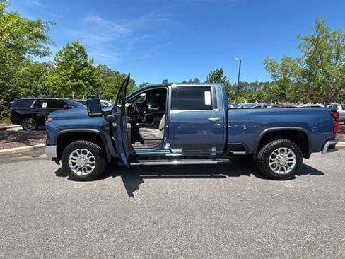 Used 2025 Chevrolet Silverado 2500 LTZ w/ LTZ Premium Package AWD/4WD image 13