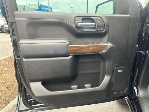 Used 2022 Chevrolet Silverado 1500 High Country w/ Technology Package AWD/4WD image 23